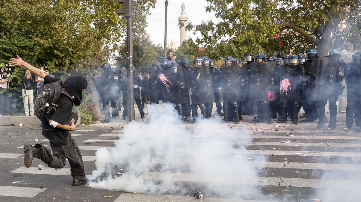 France’s Classrooms Turned into Battlefields: The Roots of a Nation‑Wide Protest