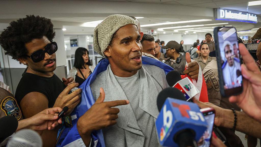 Cuban Dissident Otero Alcántara Exits Havana for US as Tensions Rise