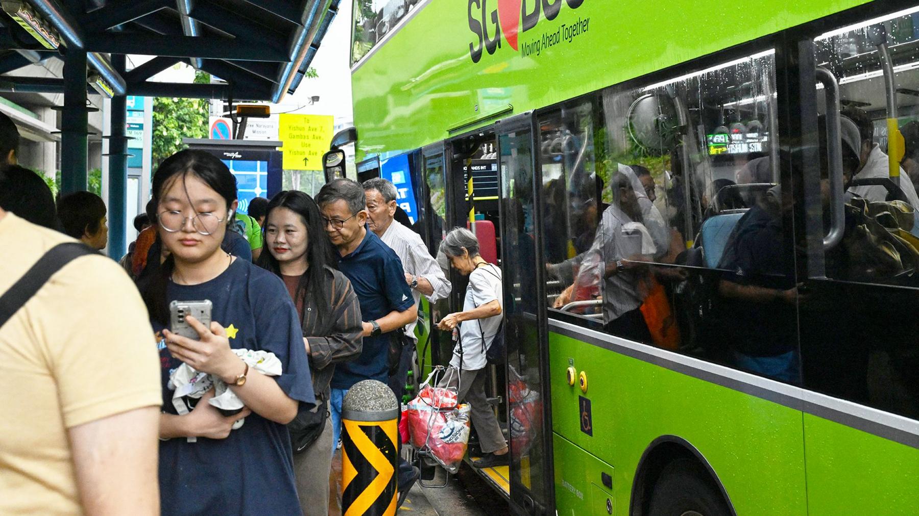 Singapore Tightens Bus Rules: New Fines Reach 500 Dollars for Loud Music and Foot on Seats