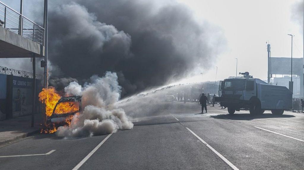 South Africa's anti‑immigrant protests turn violent: 24 cars torched, shops looted