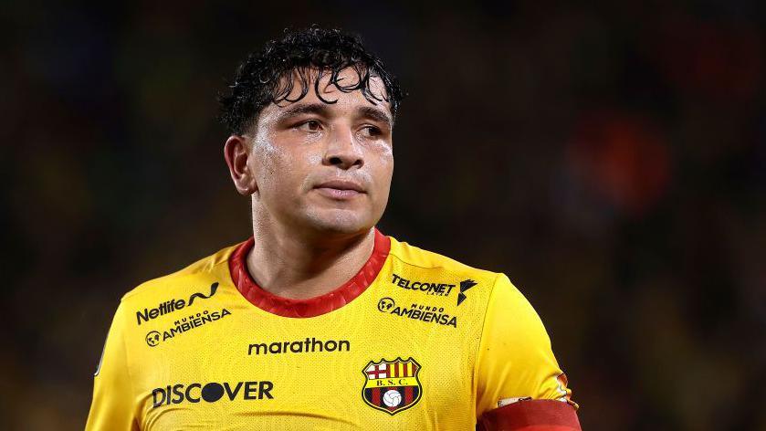 Tragic Loss: Ecuador Football Defender Mario Pineida Shot in Guayaquil