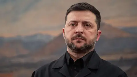 Zelensky to Consult Trump on Controversial US-PutForward Peace Plan