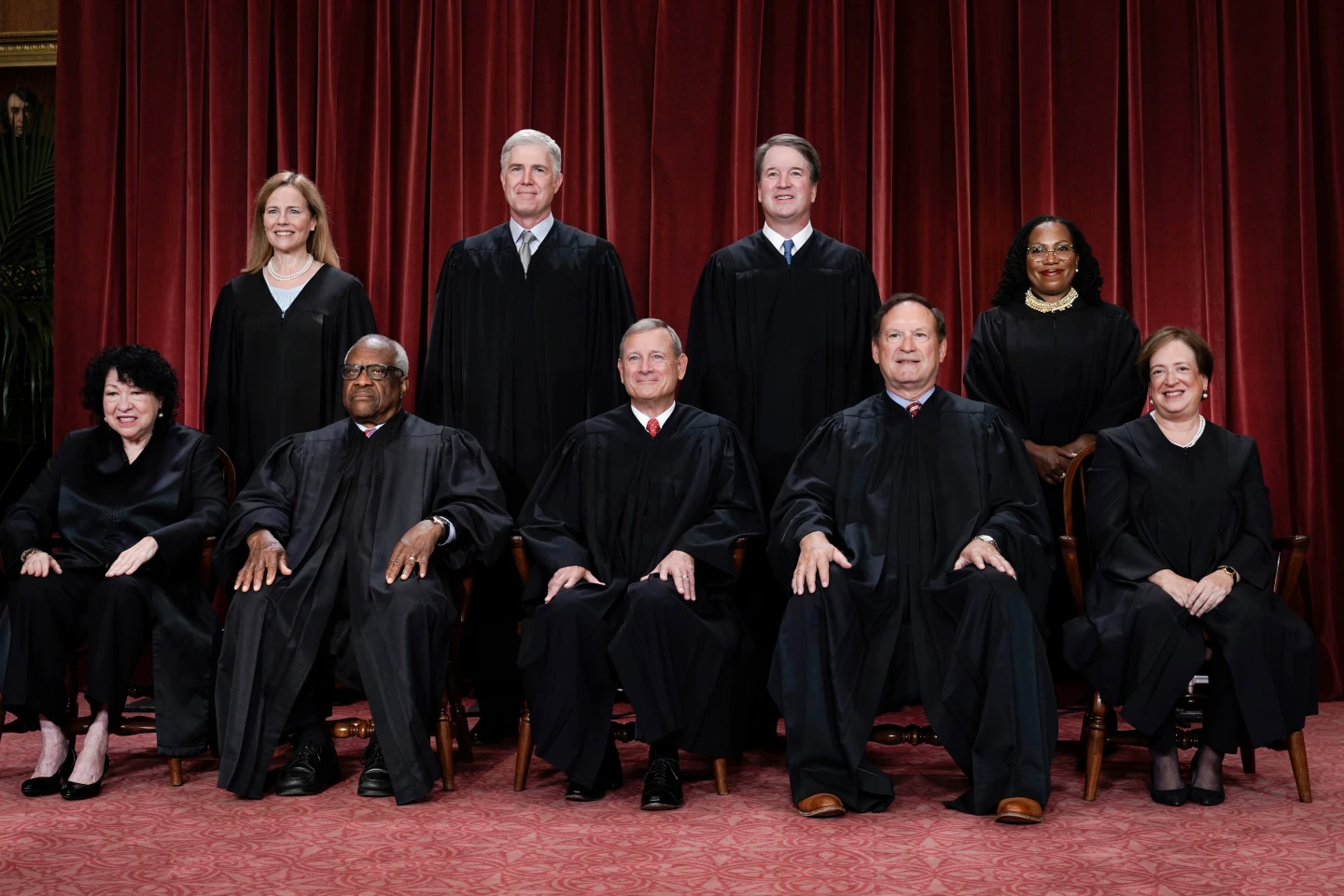 Supreme Court Begins Landmark Term Focusing on Presidential Authority and Key Social Issues