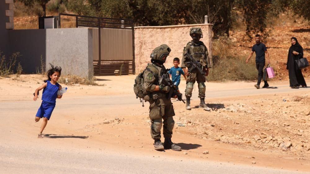 Israeli Forces Evict Palestinian Residents of Qusra Amid Settler Siege