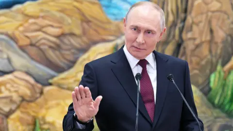 Putin Reaffirms Territorial Demands as US-Aided Peace Talks Approach