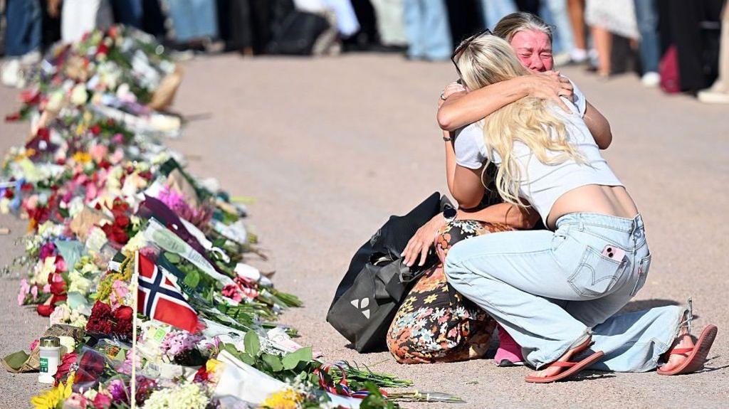 Norwegians lay flowers at palace as King Harald's condition worsens