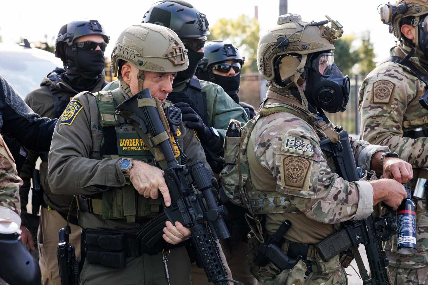 Escalating Tensions: Chicago's Elected Officials Confront Federal Immigration Agents
