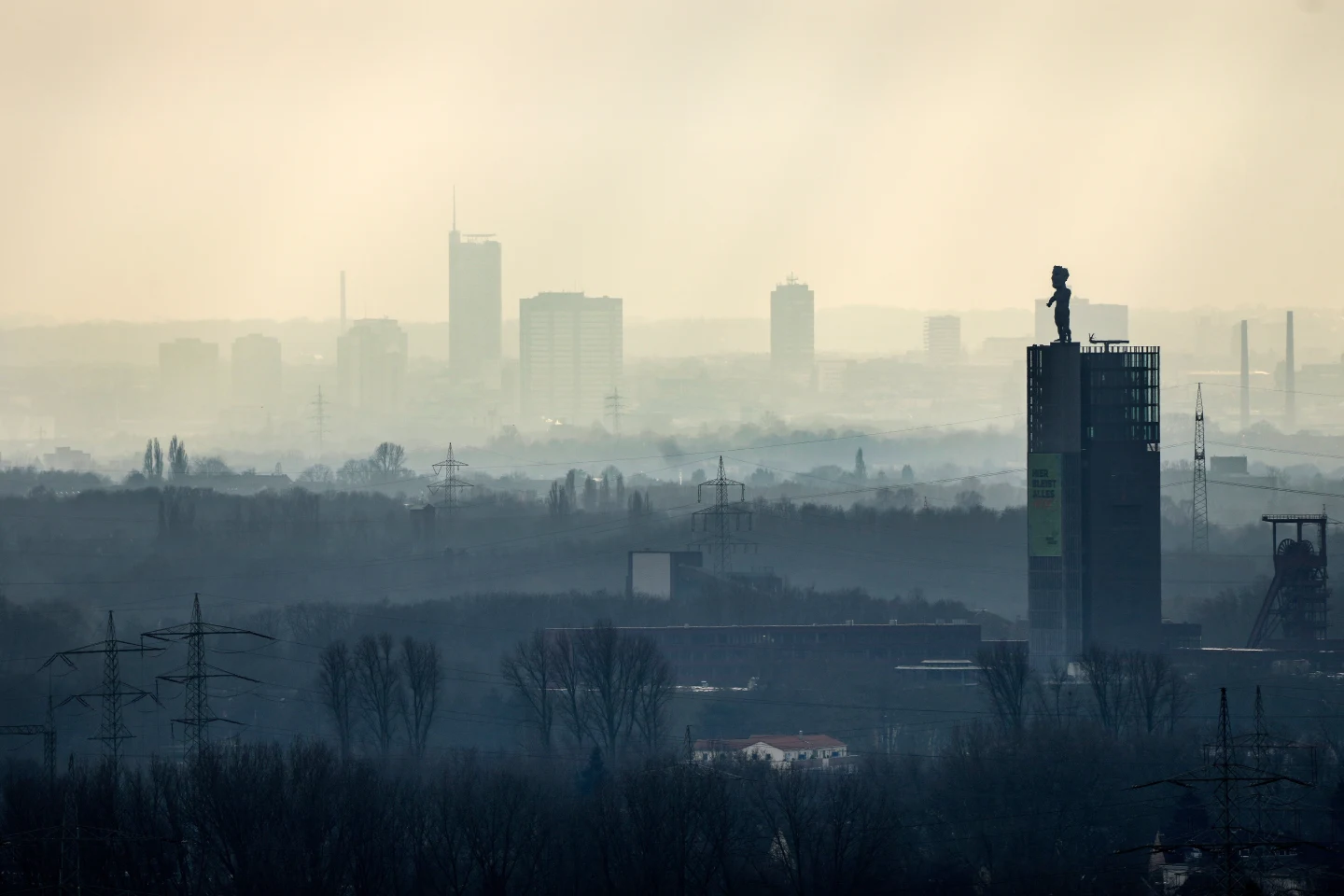 Al Gore's Initiative to Combat Neighborhood Soot Pollution Using Satellite Technology