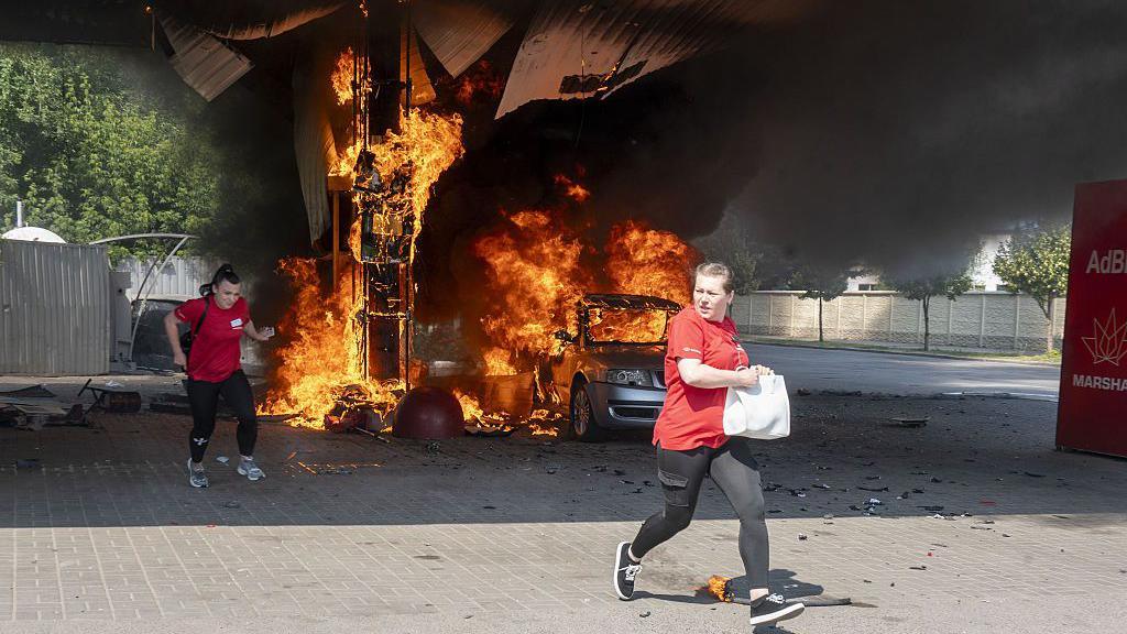 Fuel War: Russia Strikes Ukraine’s Petrol Stations While Ukraine Hits Refineries