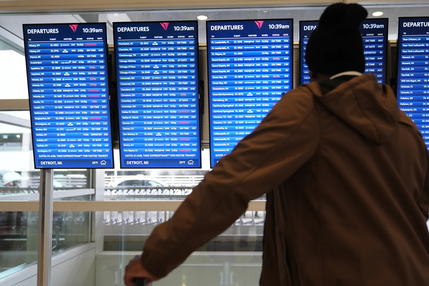 Severe Flight Disruptions Loom as U.S. Government Shutdown Continues