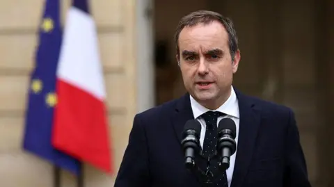 Macron Poised to Appoint New Prime Minister Amid Political Turmoil in France