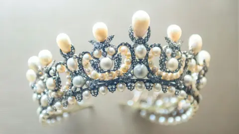 Brazen Heist at the Louvre: Crown Jewels Stolen in Daylight Robbery