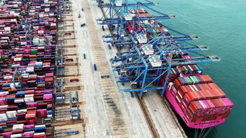 China Responds to Trump's Tariff Threat with Accusations of Hypocrisy