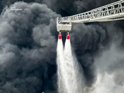 Pipeline Dispute Between Ukraine and Hungary Jeopardizes EU Financial Aid