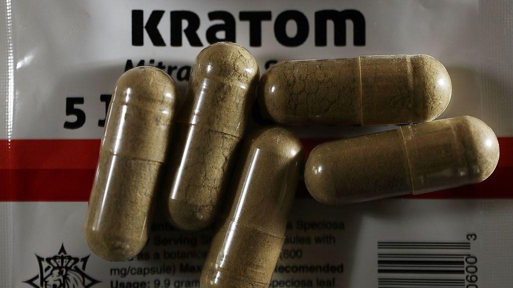 Kratom: The 'Gas Station Heroin' at the Crossroads of Medicine and Chaos