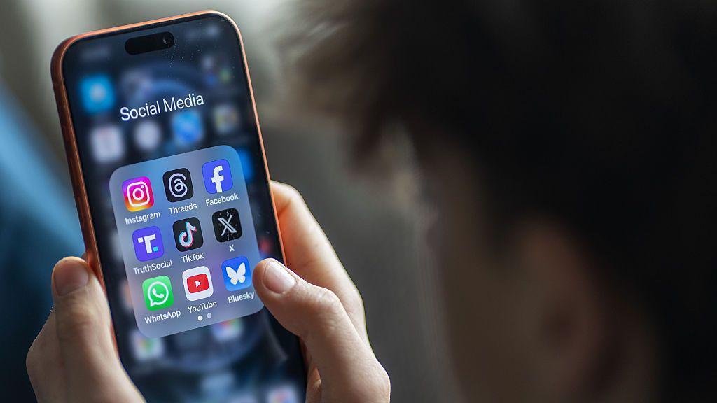 New Zealand Charts Under‑16 Social‑Media Ban, Risking Global Debate