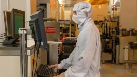 Dutch Government Nationalizes Chinese-Owned Chip Manufacturer to Avert Crisis