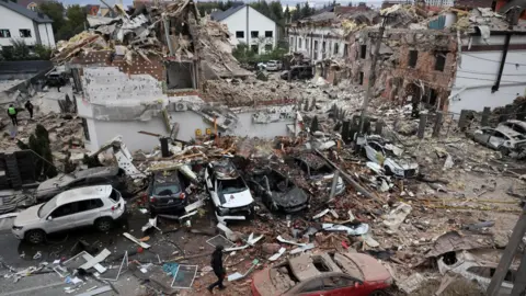 Kyiv Faces a Devastating Russian Assault: Four Dead, Eleven Injured