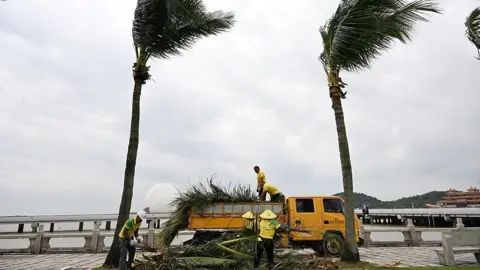 Typhoon Ragasa Hits Southern China: A City in Chaos