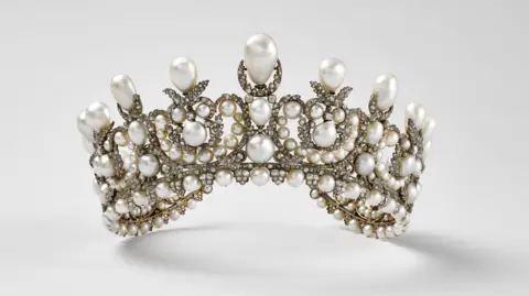 Daring Heist: Louvre's Jewel Thief Strike Valued at €88 Million