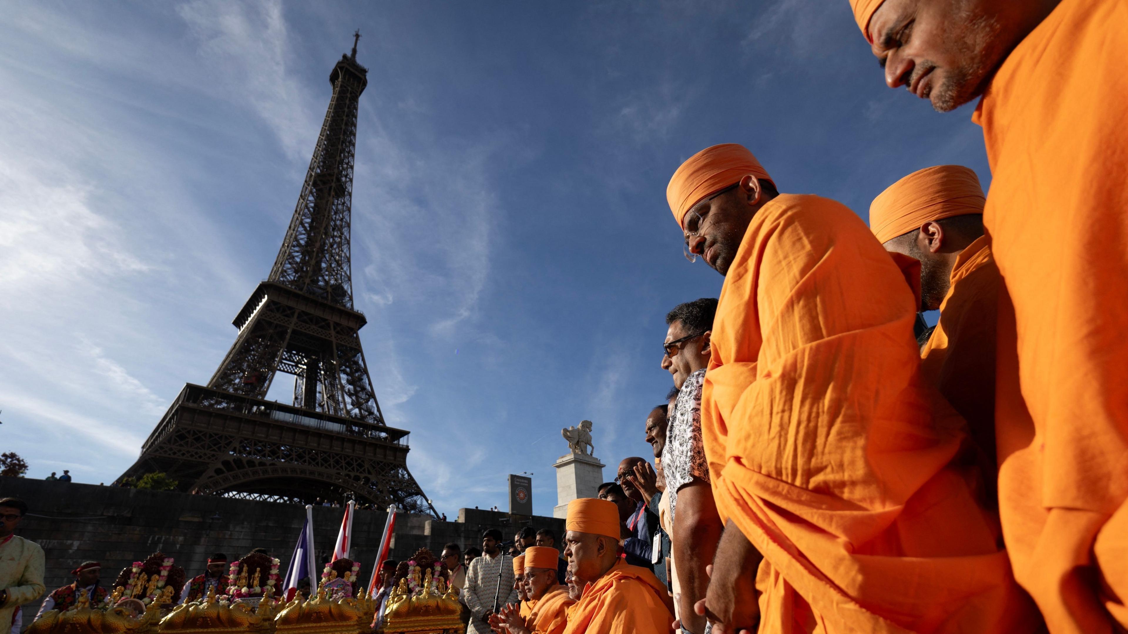 Eiffel Tower Staff Face Gender Discrimination After Religious Visit Sparks Outcry