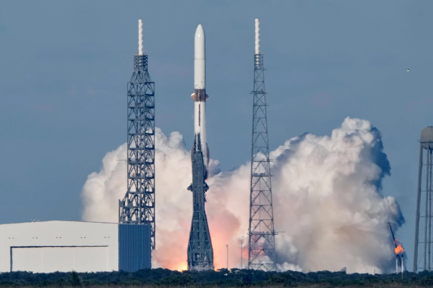 Blue Origin Successfully Launches New Glenn Rocket with NASA's Mars Mission