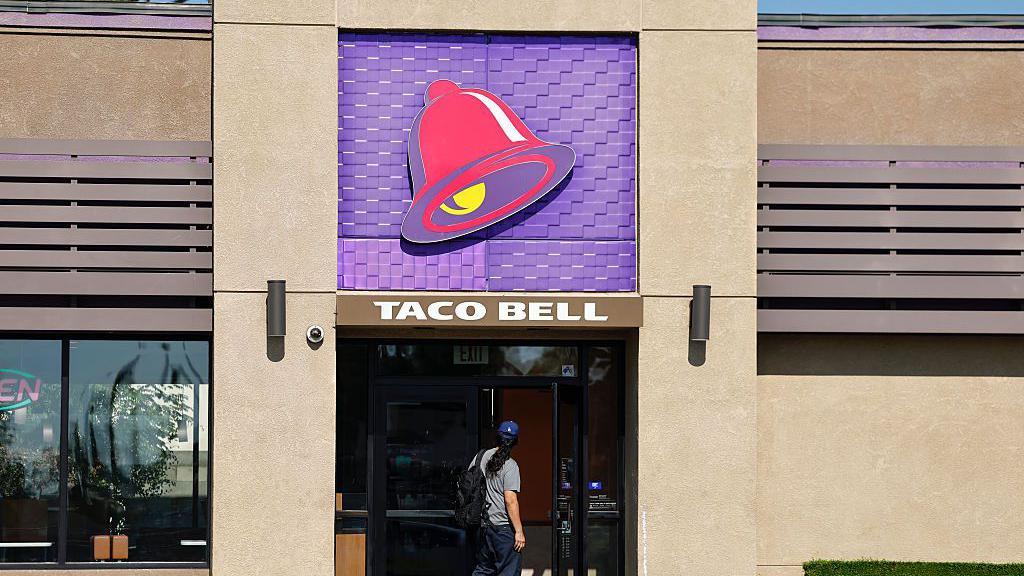 Taco Bell Pulls Lettuce Amid Diarrhea Outbreak