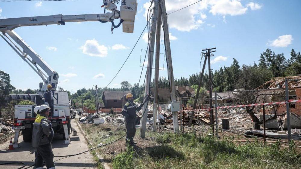 Energy workers restore power after strike