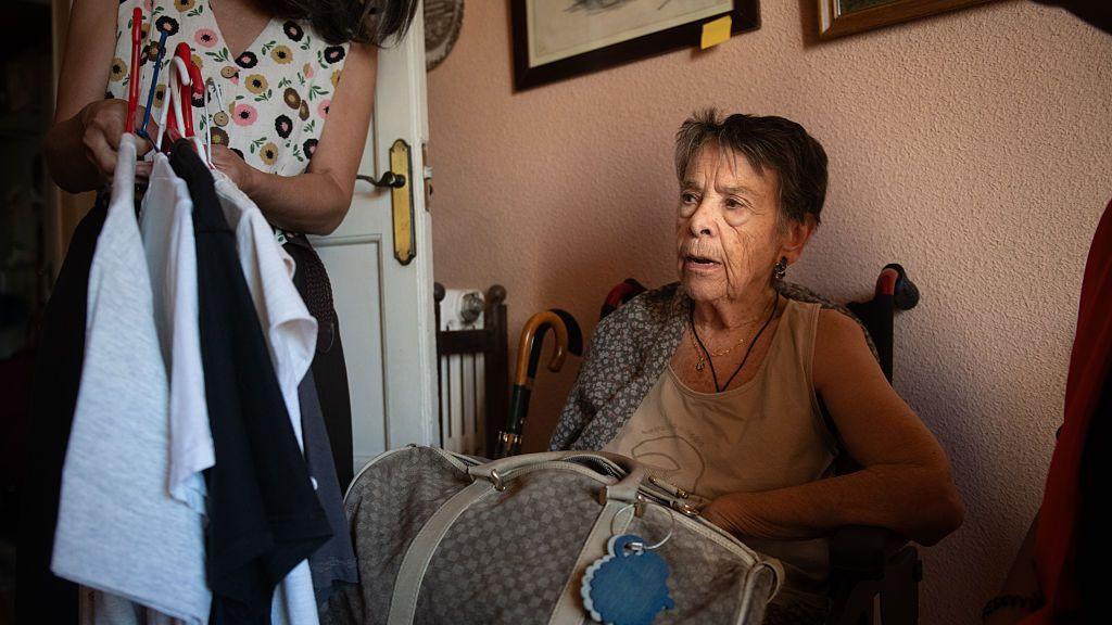 Spanish pensioner whose eviction sparked protests dies, union says
