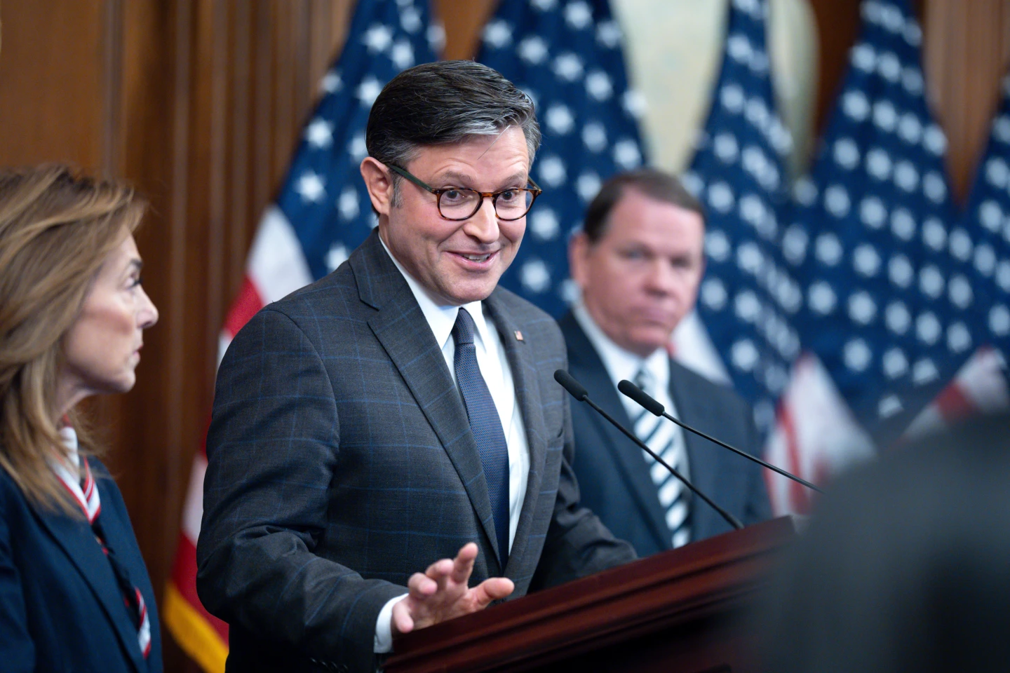 Senate Stalemate on Federal Workers' Pay During Shutdown