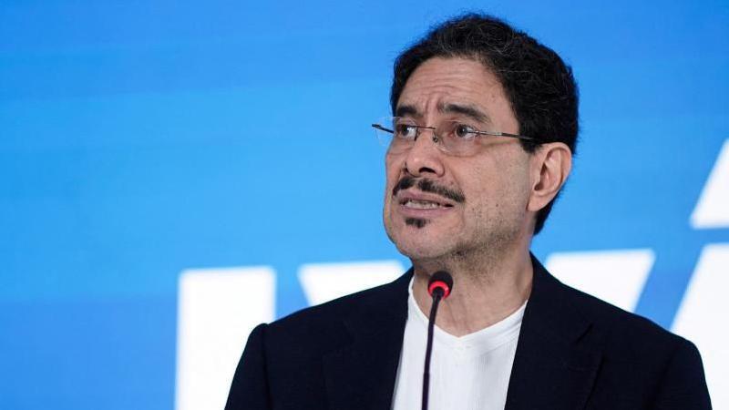 Left‑wing hopeful Ivan Cepeda concedes defeat in narrow Colombian runoff
