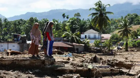 Indonesia's Catastrophic Floods Claim Over 600 Lives