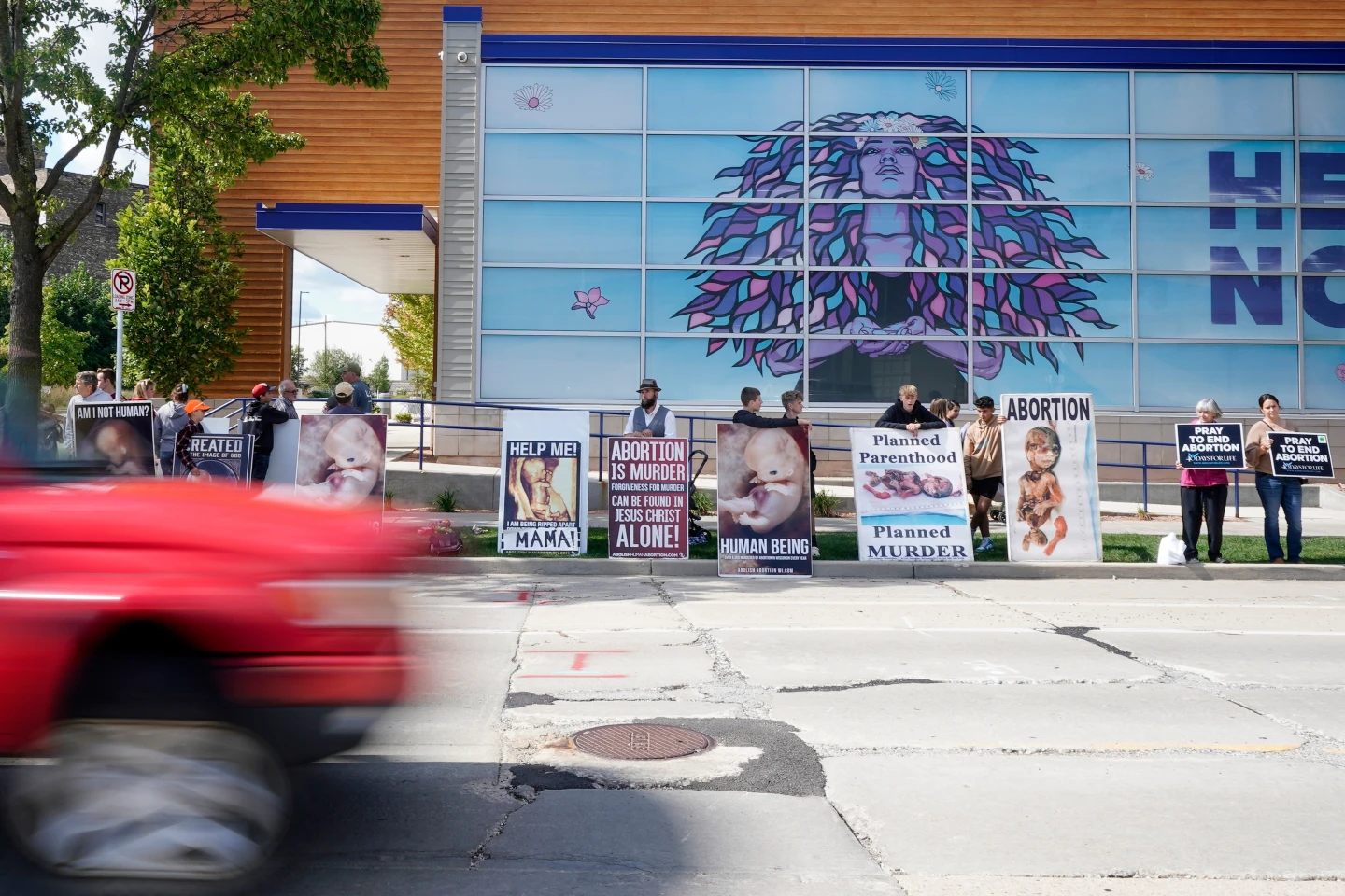 Planned Parenthood of Wisconsin Resumes Abortion Services Amid Funding Challenges