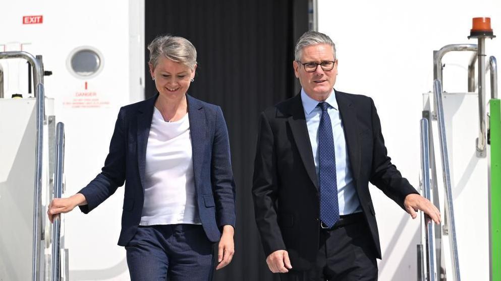 British Prime Minister Keir Starmer and Foreign Secretary Yvette Cooper departing from a plane in Ankara