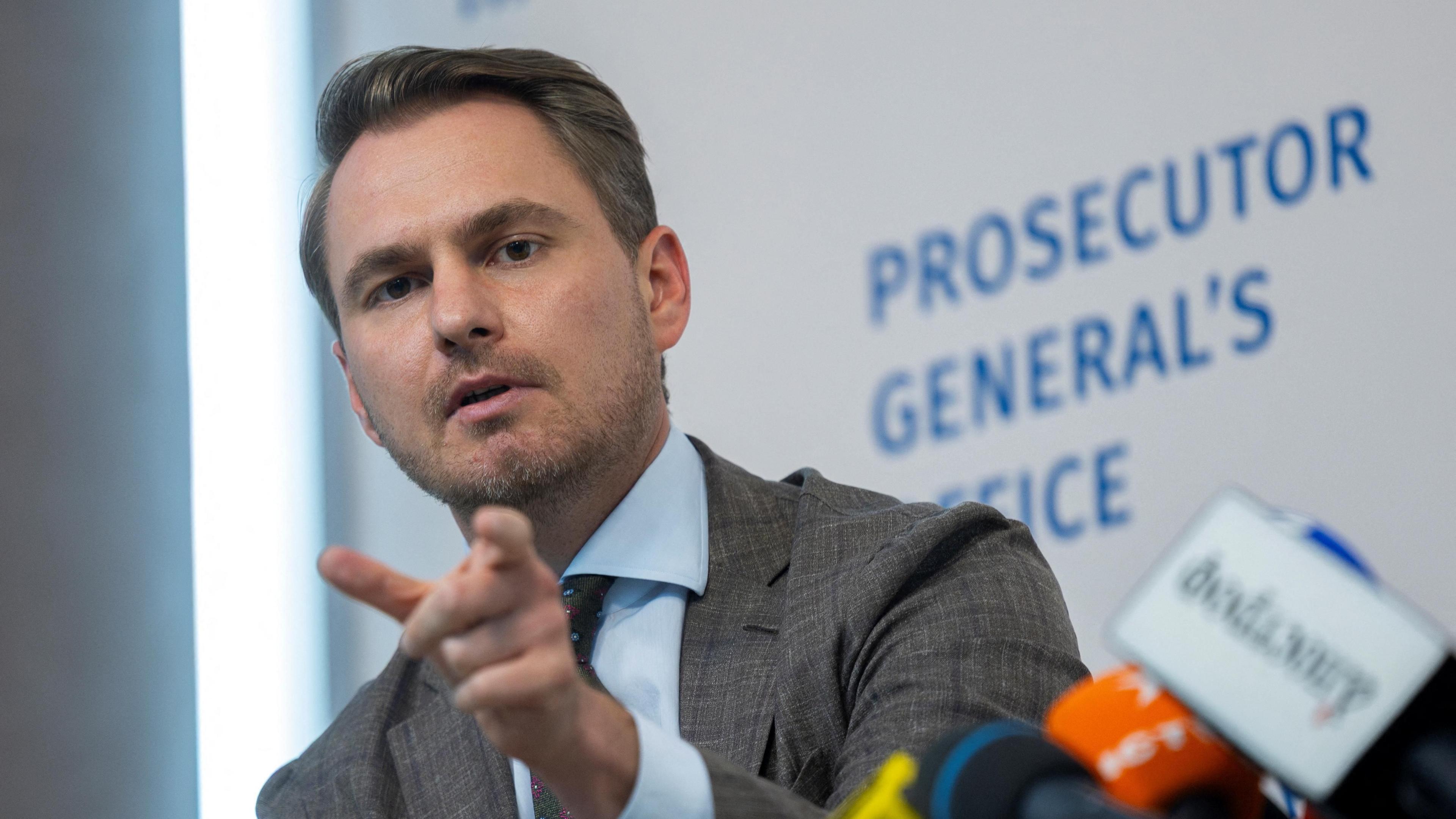 Ukraine’s Chief Prosecutor Resigns Amid Call‑Centre Corruption Allegations
