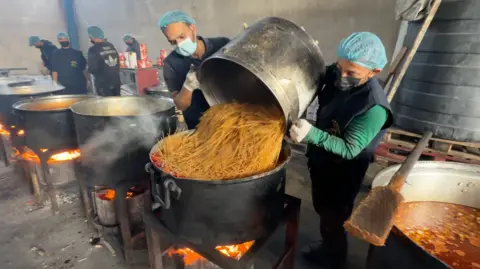 Gaza's Community Kitchens Struggle for Basic Supplies Even After Ceasefire