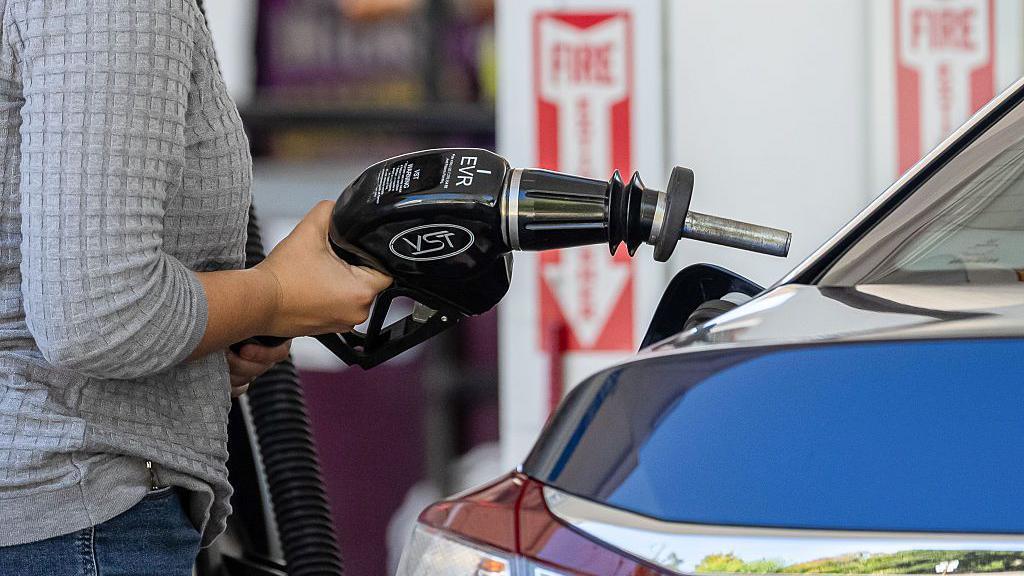 Oil Crosses $100 a Barrel Amid Renewed Middle East Showdown – FluxDaily’s Multi‑Timeline Insight