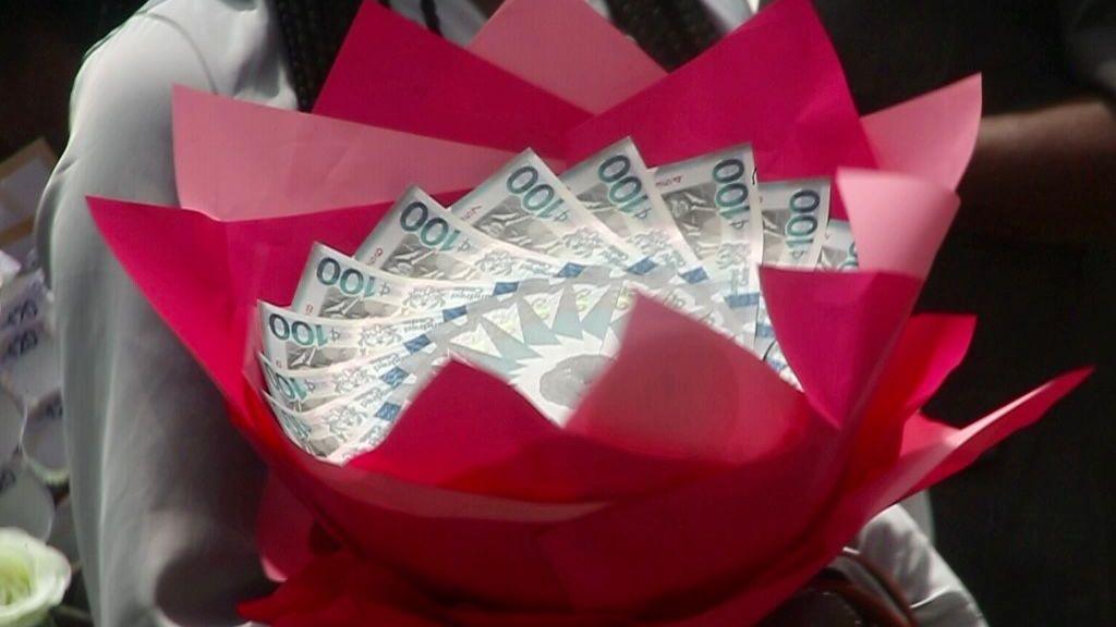 Seven Arrested in Ghana Over Banknote 'Money Bouquets' Scam