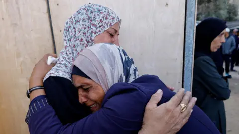 Israel-Hamas Ceasefire Faces Stiff Challenge Amid Renewed Violence