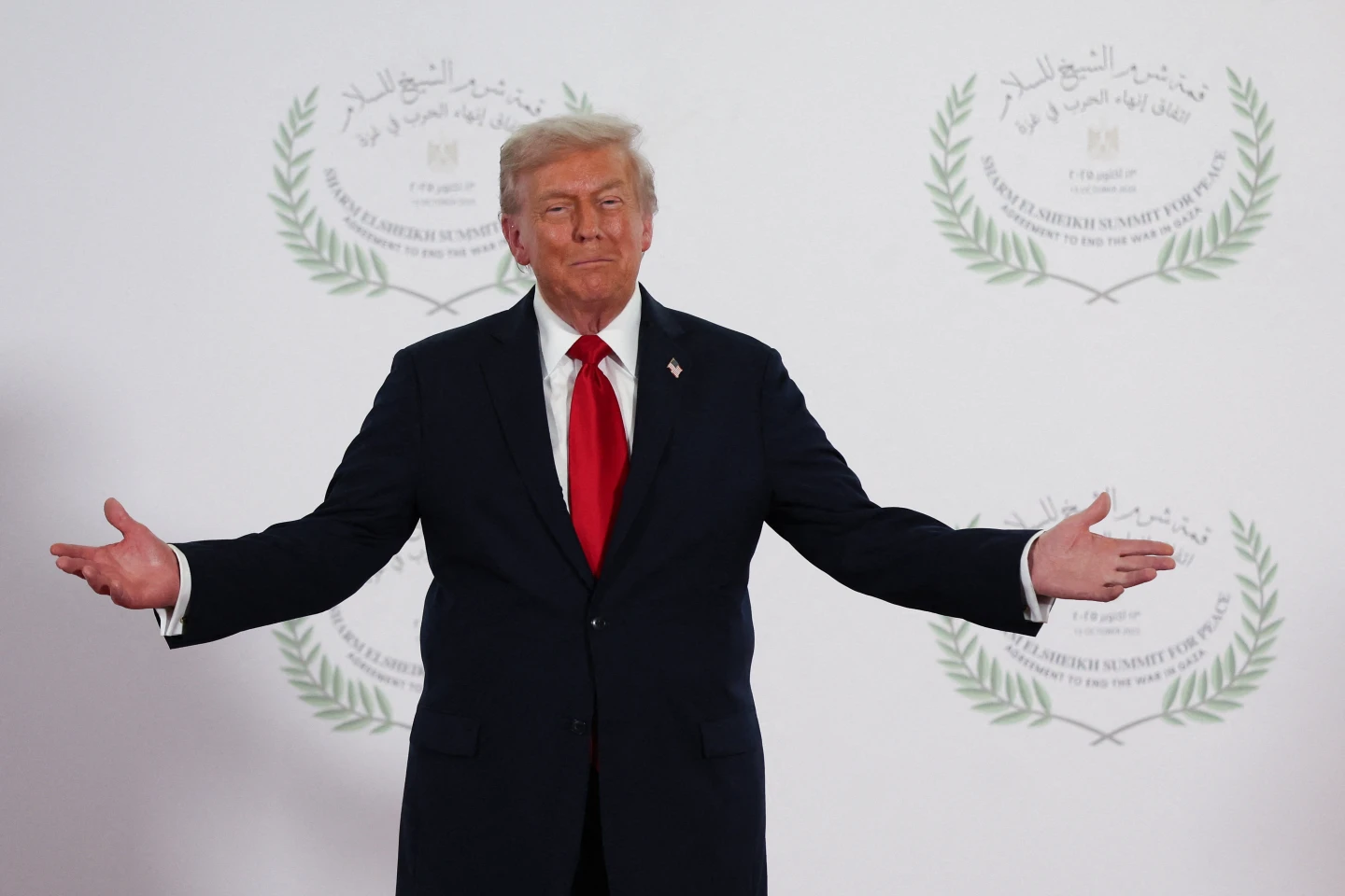 Trump's Foreign Success Meets Domestic Challenges Amid Poll Shift