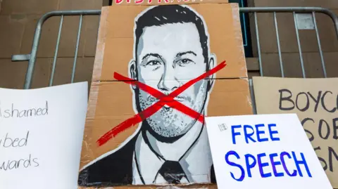 Late-Night Talk Show Hosts Rally Behind Kimmel Amid Trump's Threats to Media