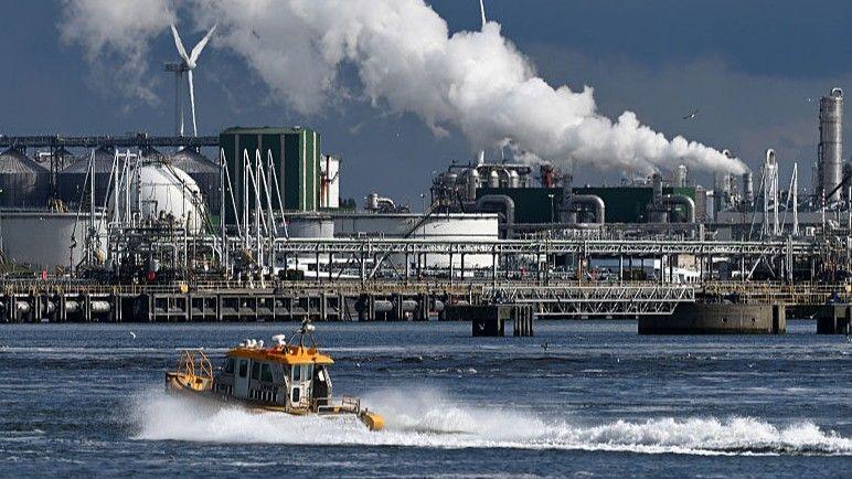 Rotterdam Port Faces Legal Pressure to Cut Fossil‑Fuel Emissions