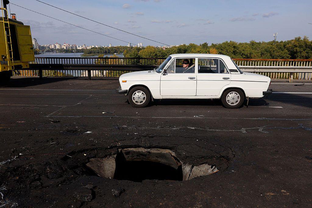 Kyiv’s Bridges Under Siege: Drone Attacks Coincide with German Chancellor’s Surprise Visit