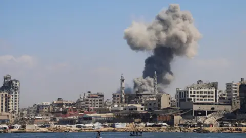 UN Official Declares Gaza City 'Cataclysmic' Amid Israeli Ground Offensive
