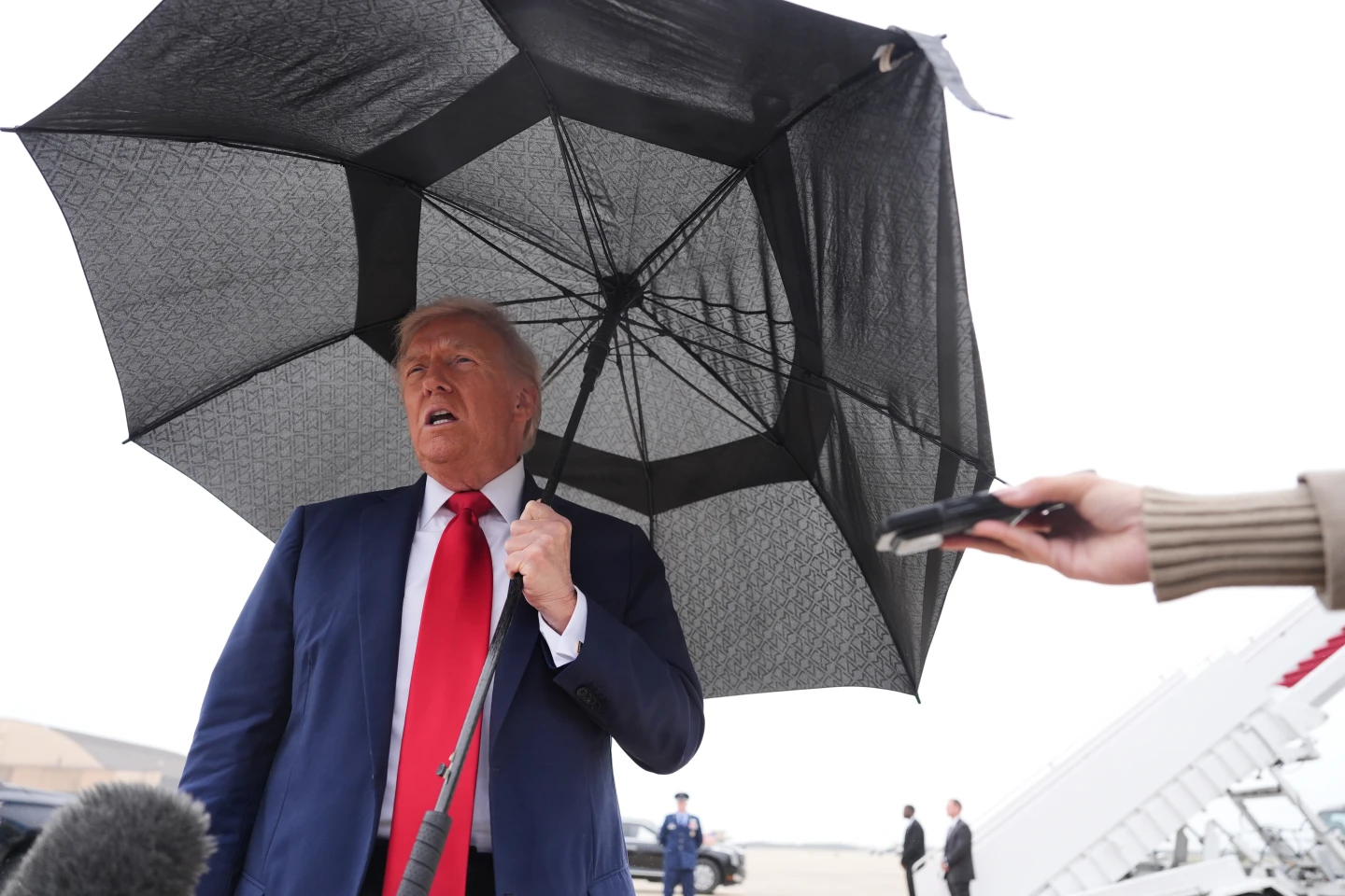 Trump Threatens to Intensify Support for Ukraine with Tomahawk Missiles