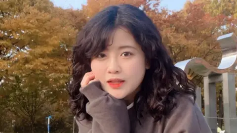 In Memoriam: Baek Se-hee, Author of 'I Want to Die but I Want to Eat Tteokbokki', Passes Away at 35