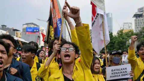 Jakarta’s Youth March for Fiscal Reform Amid Rising Fuel Costs