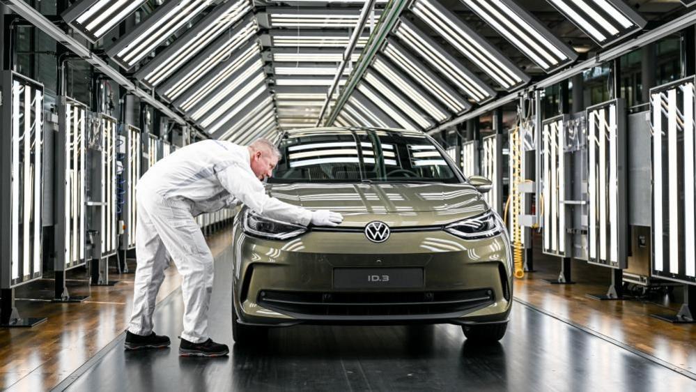 Volkswagen Approves Second 50,000-Job Layoff, Aiming for 100,000 Cuts by 2030